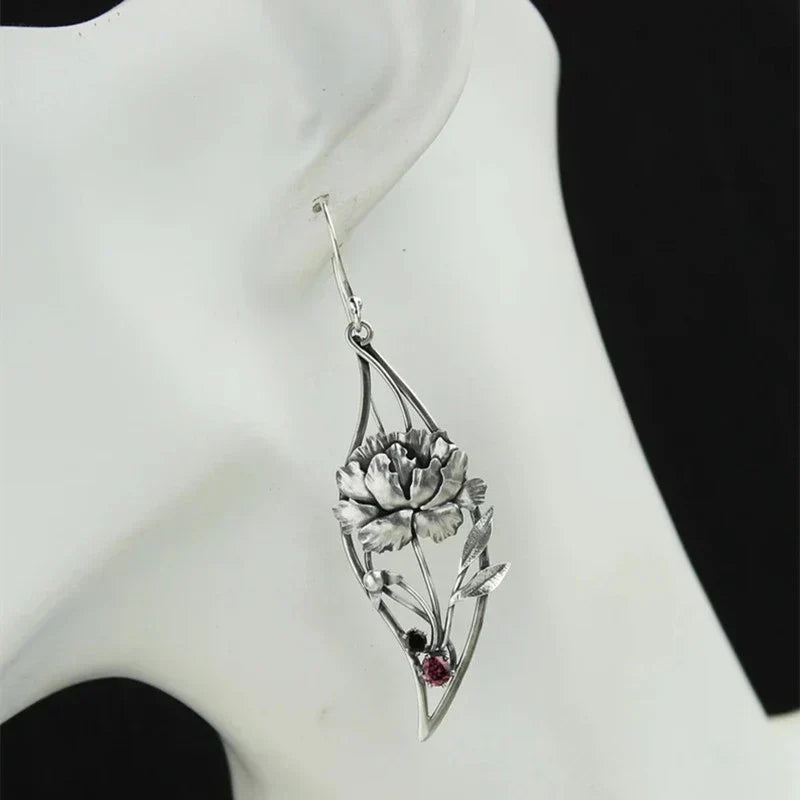 Boho Blumenohrringe mit rotem Zirkonia in Sterling Silber