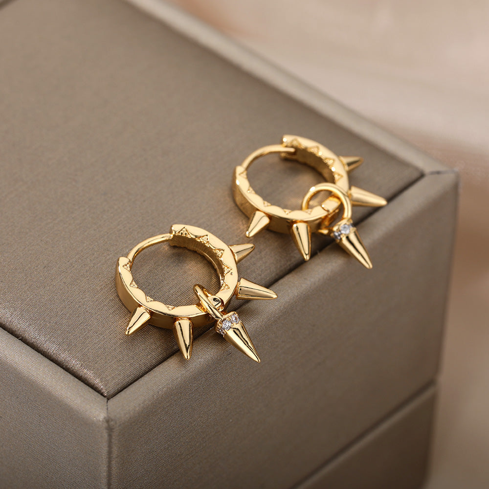 Minimalistische Gold-Ohrstecker