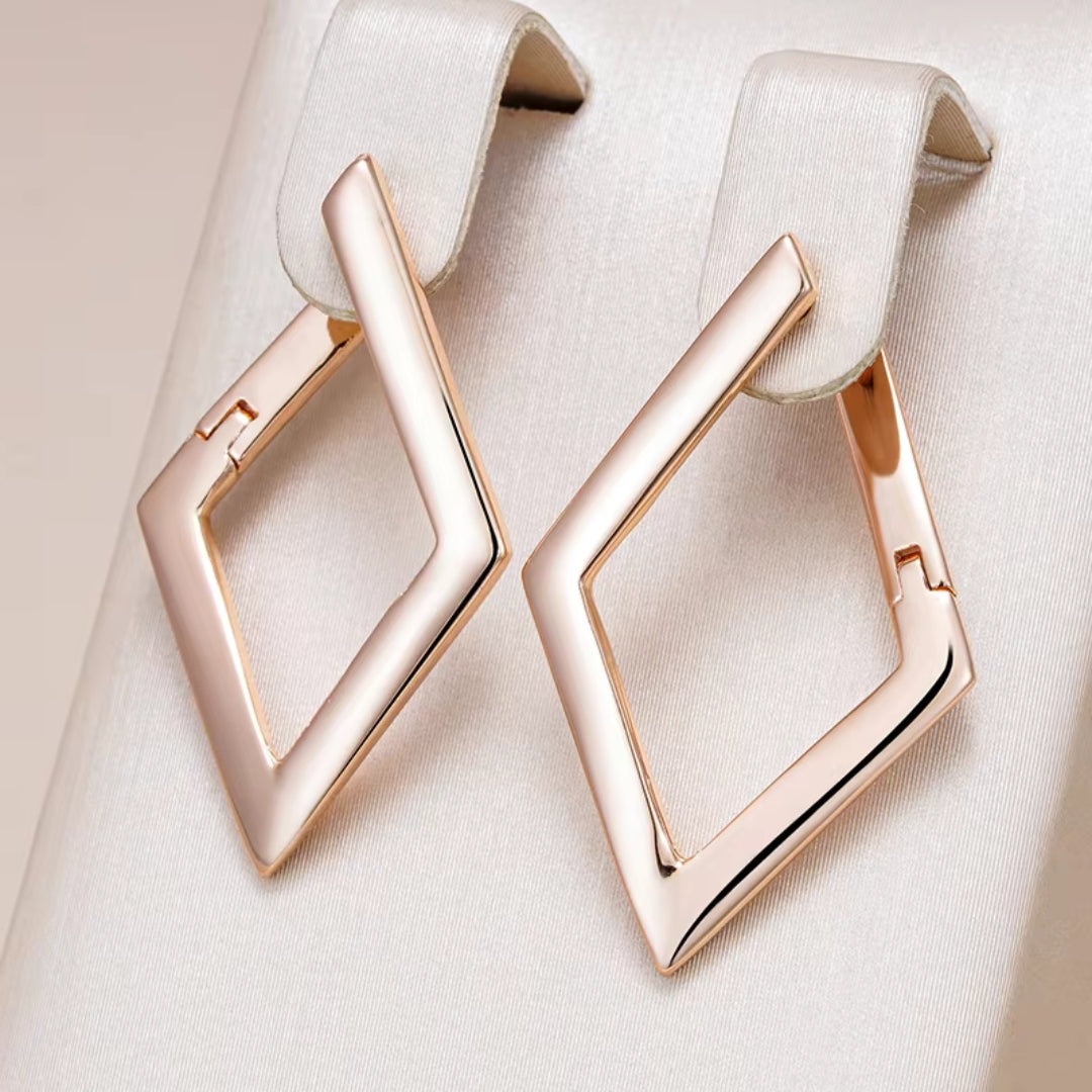 Elegante geometrische Ohrringe in Gold