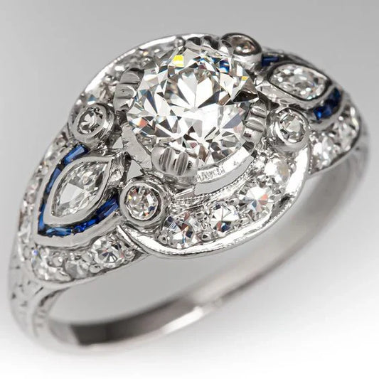 Glänzender Ring aus Silber