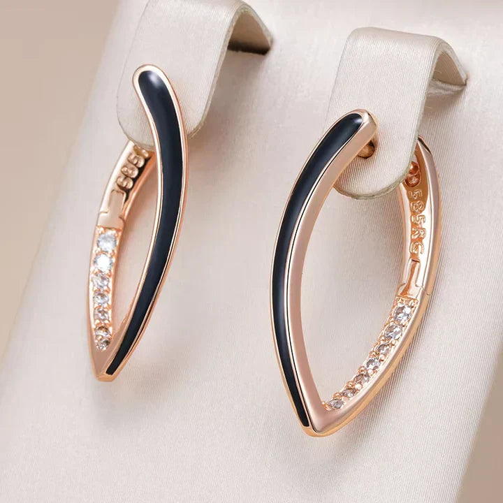 Elegante Ohrringe aus glänzendem Emaille in Schwarzgoldplattierung